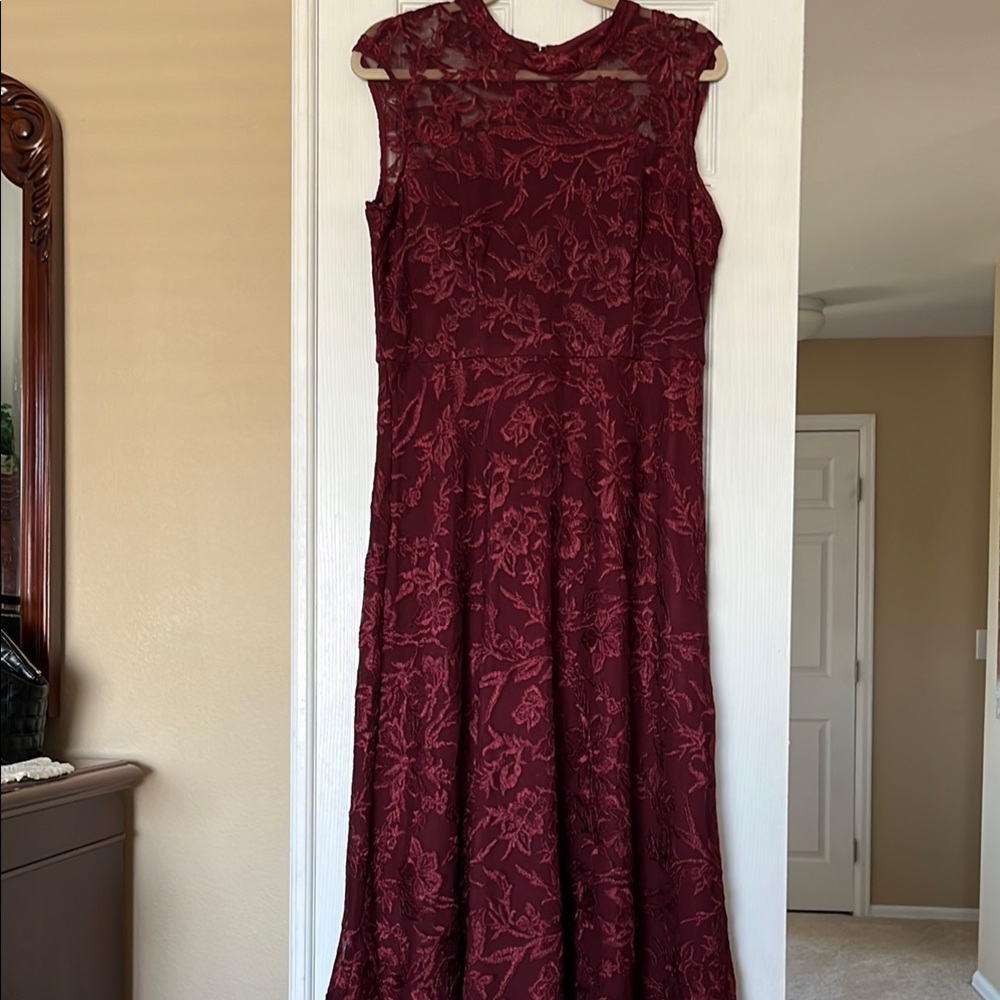 Chic Lace Midi Dress in Deep Burgandy sz 10
